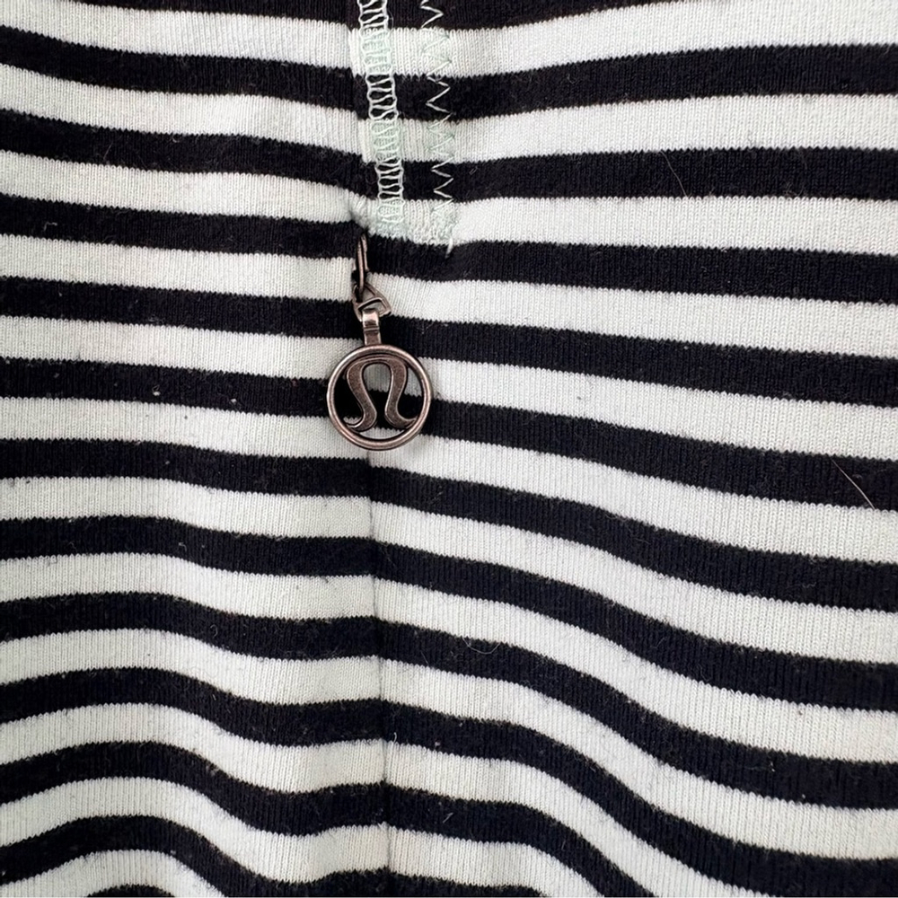 Lululemon Daily Yoga Jacket Sz 4 Mint Moment Stripe Black EUC - Picture 5 of 9